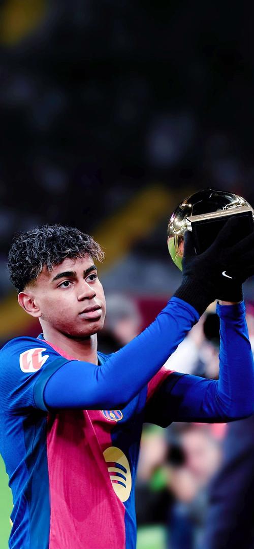 欧冠战术分析：安切洛蒂的伪九号陷阱